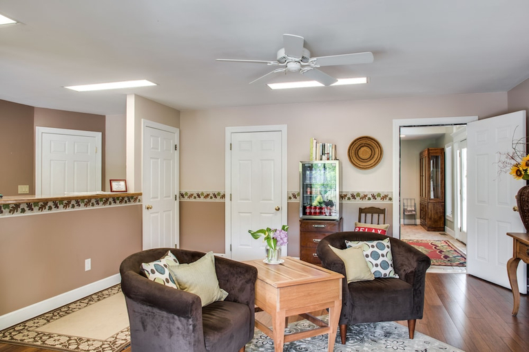 Public Area 2, Boxwood Lodge, Watauga