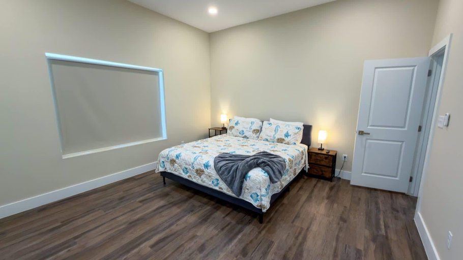 Room 5, 200 Steps To Beach Private Pool 2 Big Levels 3 Bedroom Apts, Cameron