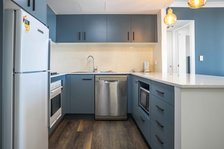Private kitchen 5, Central 1-bed With Parking, Pool, Sauna & Gym, Sydney