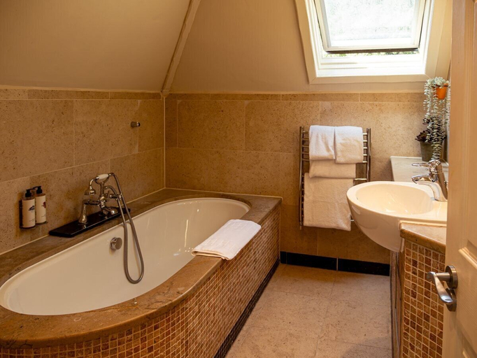 Bathroom 4, High Corner Inn, Hampshire