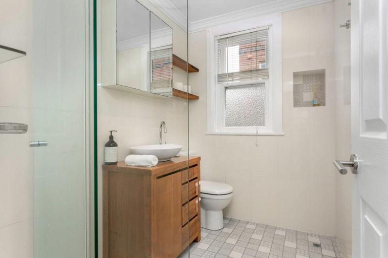 Bathroom 5, Spacious 2-Bed Apartment in the heart of Manly, Sydney
