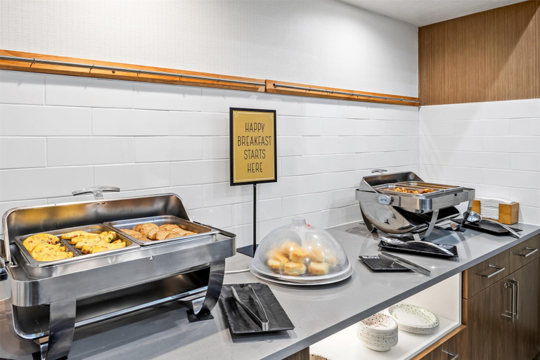 Food & Drinks 5, Hampton Inn & Suites Farmington, San Juan