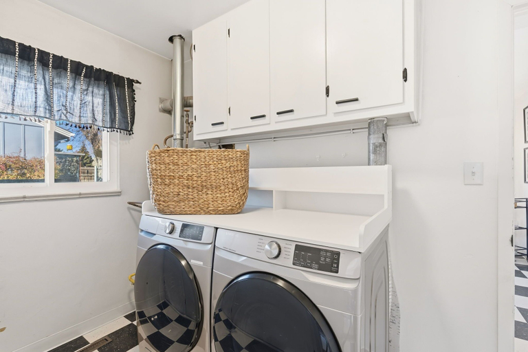 Laundry, Moody Modern Getaway Walk to CSU & City Park, Larimer
