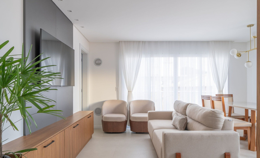 Living area 4, Apt w/ Pool & BBQ in Bombinhas Rna0303, Bombinhas