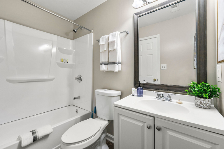 Room 2, Upper Westside 2BR Free Parking Wi-fi, Atlanta