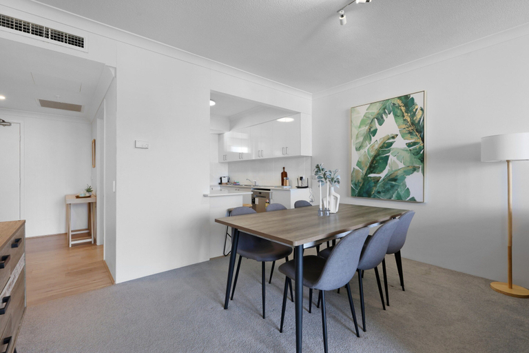 Dining, Ocean View 2-bed With Pool, Tennis Court & BBQ, Gold Coast