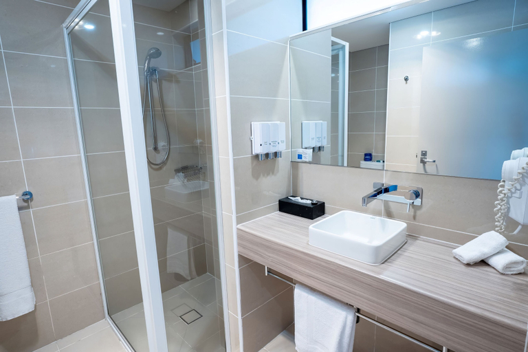 Bathroom 2, Foreshore Hotel, Clarence