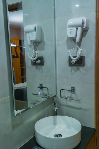 Bathroom 4, Trunk and Trolley Gachibowli, Hyderabad
