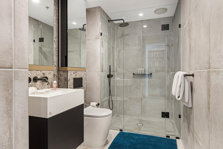 Bathroom, Gorgeous High-Rise Unit with Sky Bar, Pool and Gym, Melbourne