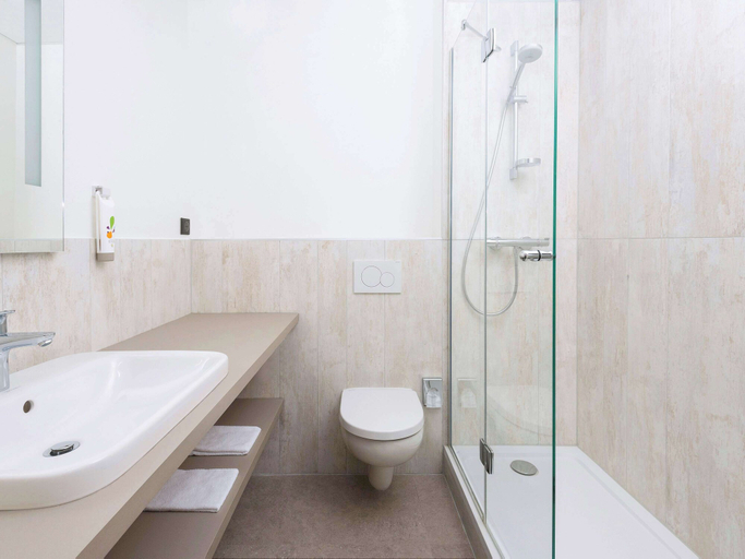 Bathroom 4, ibis Styles Macon Centre, Saône-et-Loire