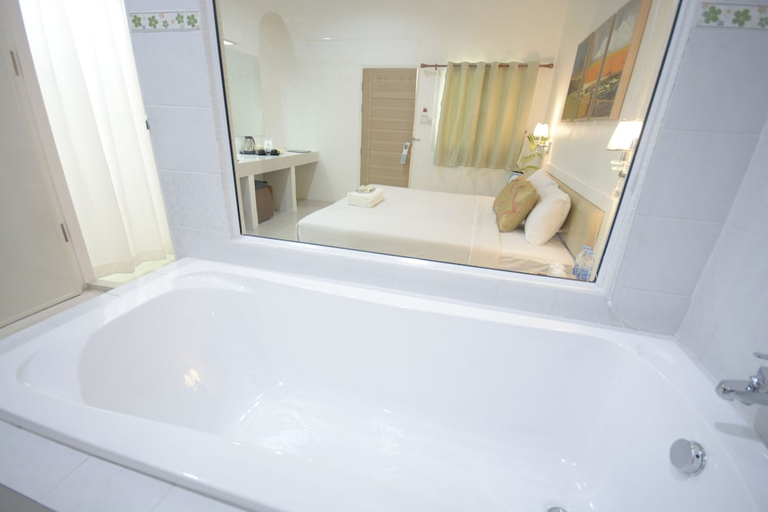 Bathroom, iRest Ao Nang Seafront, Mueang Krabi