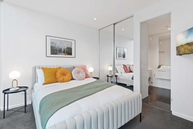 Room 4, Central Entertainer With Panoramic City Views, Melbourne