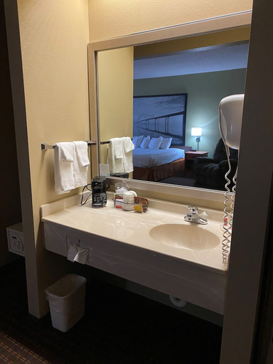 Bathroom 3, MainStay Suites LeClaire - Quad Cities, Scott