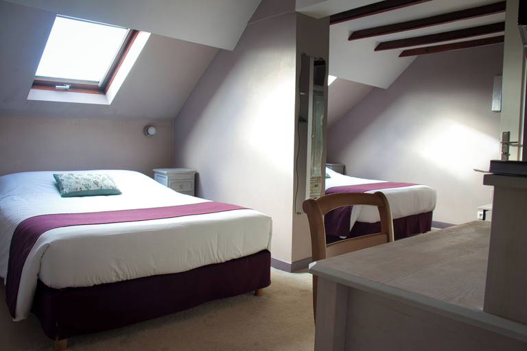 Bedroom 2, Citotel Beausejour, Manche