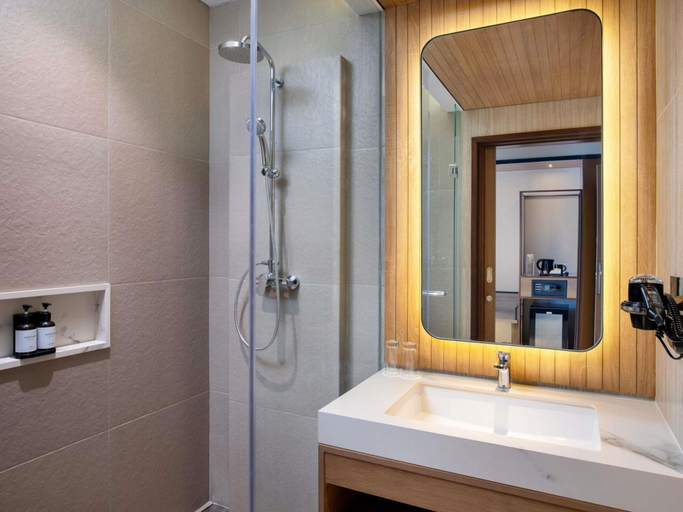 Bathroom 5, Mercure Pangkalan Bun, West Kotawaringin