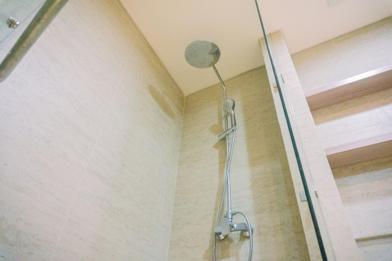 Bathroom 5, Comfort And Nice 2Br At Gold Coast Apartment, Jakarta Utara