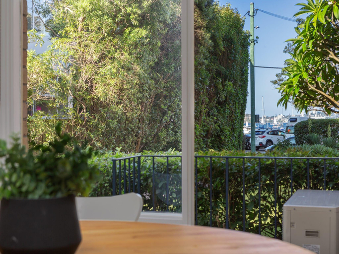 4, Chic 1-Bed Apartment by Balmoral Beach, Sydney