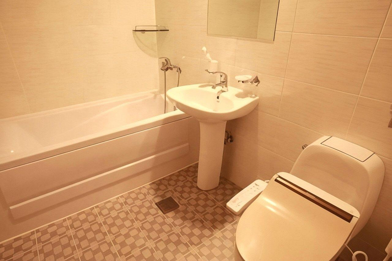 Bathroom, Goodstay Lanuit Hotel, Jeonju