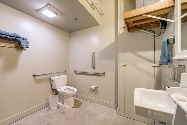 Bathroom 2, Cozy Single at The Strand, Haywood