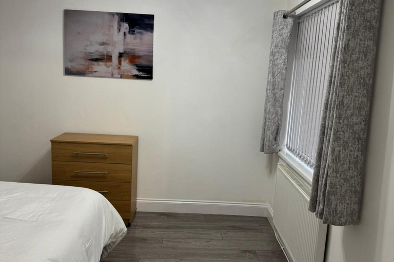 Room 5, Ground Floor Property - Sleeps 2 - Parking - Garden, South Tyneside