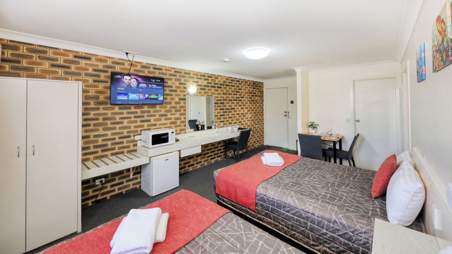 Bedroom 2, Top Of The Town Motel, Inverell - Pt B