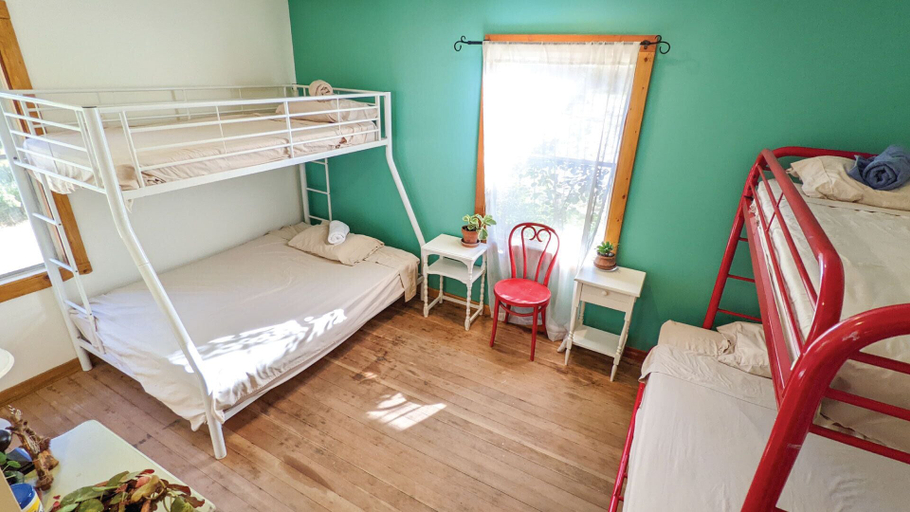Bedroom 3, Jackass Hostel, Madera