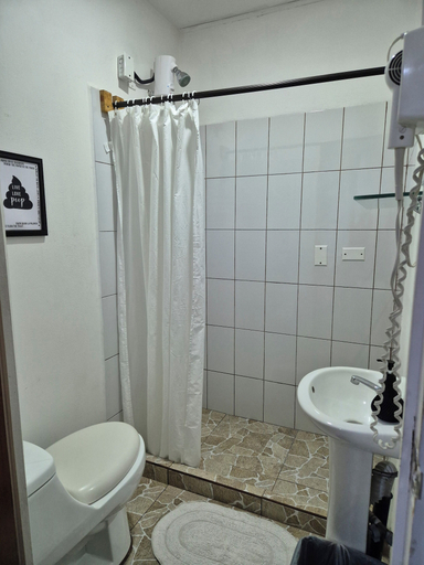 Bathroom 3, Eco Stay CR, San José