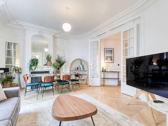 5, Wonderful AC Apartment Terrace Madeleine Opera, Paris