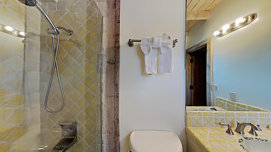 Bathroom 4, 410 4 Bedroom Condo, Mono