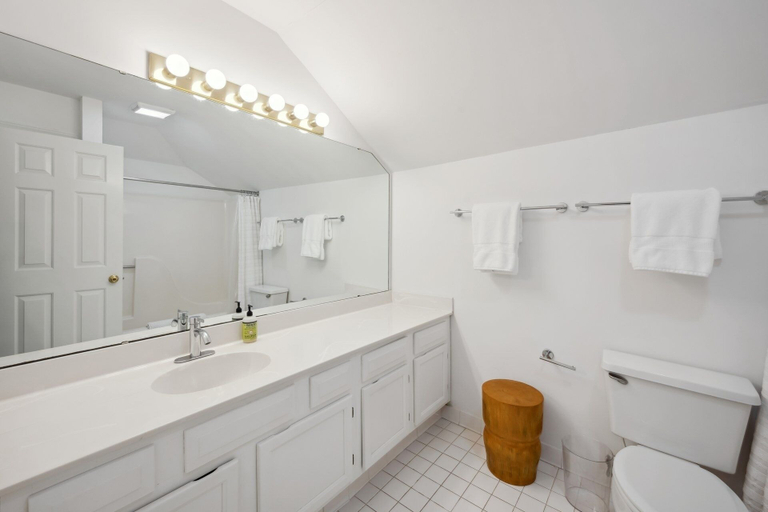 Bathroom 4, Poolside at DeBordieu Colony, Georgetown