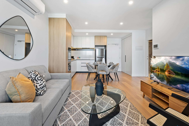 Living room 4, Stunning 1-bed With City Views and Amenities, Melbourne