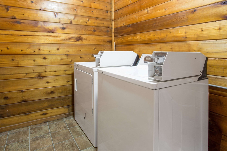 Bathroom 2, Chadron Ne, Dawes