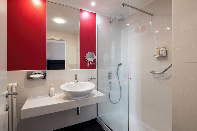 Bathroom 5, Holiday Inn GENOA CITY by IHG, Genova