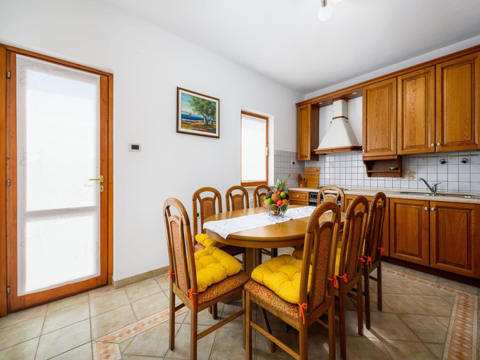 5, Spacious Apartment in Markoci, Sveta Nedelja