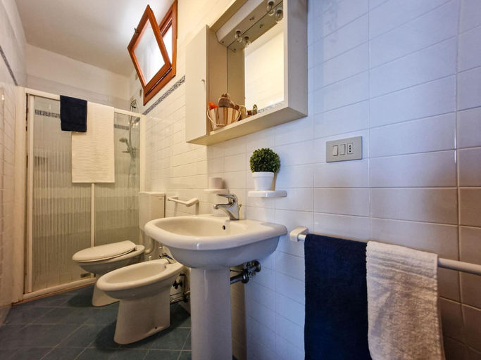 Bathroom, Modern flat for 8 people with swimming pool and sea view - By Beahost Rentals, Venezia