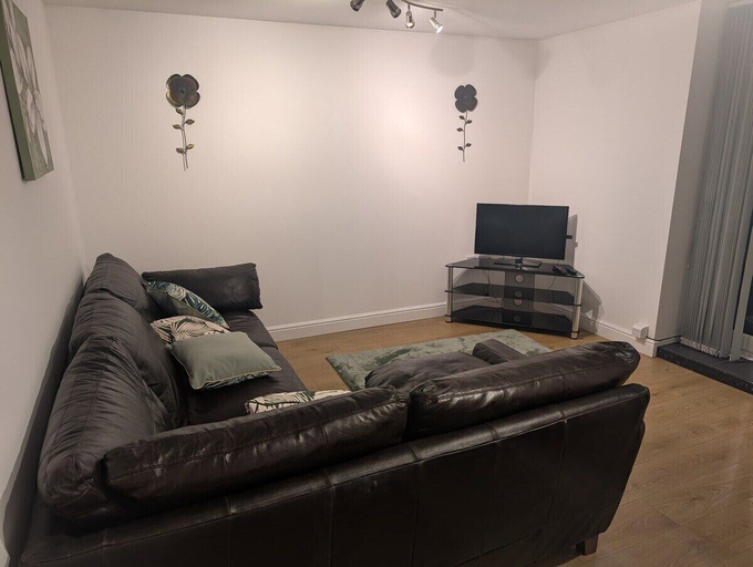 Exterior 2, Bayview 1-bed Swansea Retreat, Swansea