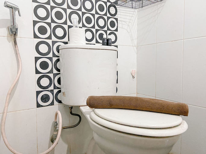 Bathroom 4, Scenic 2Br At The Edge Bandung Apartment, Cimahi