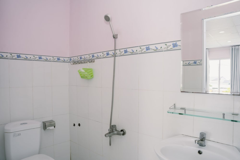 Bathroom, Phuong Tu Guesthouse, Xuyên Mộc