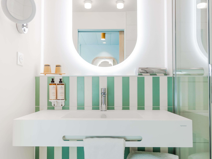 Bathroom 4, Hotel Mercure President Biarritz Plage, Pyrénées-Atlantiques