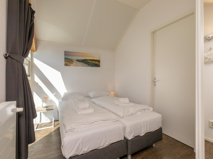 Room 5, Modern Holiday Home Near Beach, Schouwen-Duiveland