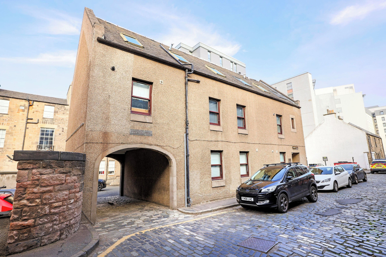 Exterior & Views, JOIVY Inviting Flat Near Edinburgh Castle W/ Parking, Edinburgh
