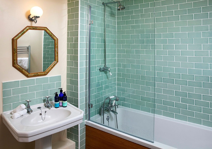 Bathroom, White Hart Inn, Somerset