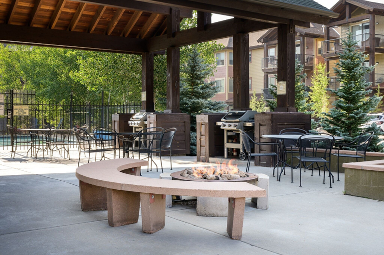 Outdoor dining 2, Trailhead Lode 621 2 Bedroom Condo by RedAwning, Grand