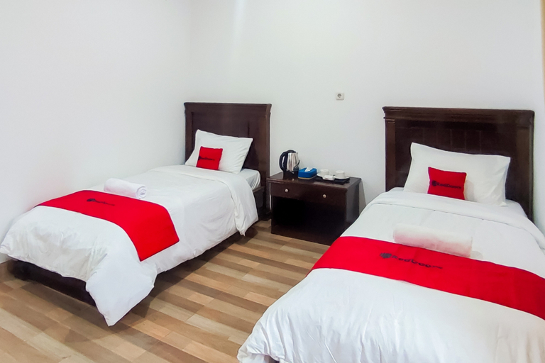 Bedroom 5, RedDoorz Plus Syariah @ Rizano Homestay Batu Sangkar, Tanah Datar
