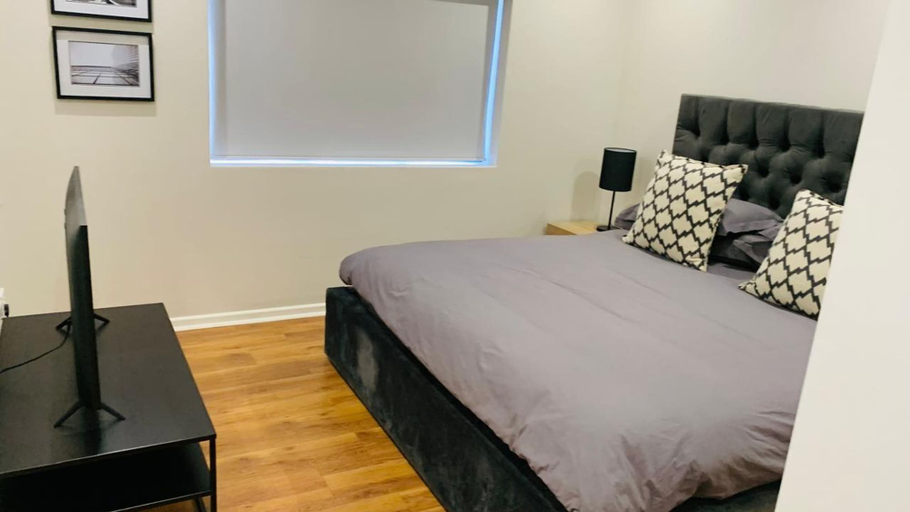 Room 3, Lovely 3 bed With Splash Pool in Seapoint - 2245, City of Cape Town