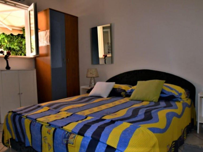 Bedroom 2, Central Studio Apartments & Dormitory Rooms, Supetar