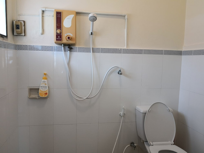 Bathroom 4, Baan Somboon Guesthouse, Hua Hin