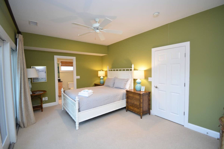 Room 3, Island Time - Pet Friendly and Minutes From Beach, Charleston