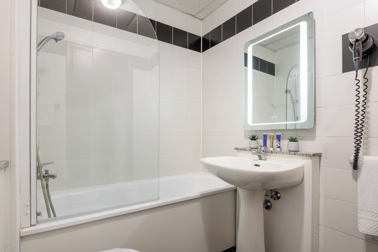 Bathroom 5, JR Hotels Bologna Amadeus, Bologna