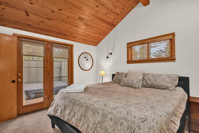 Room 3, Otter 8 3 Bedroom Home, Deschutes